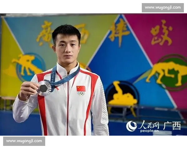 摔跤冠军的成长历程与赛场荣耀背后的奋斗故事